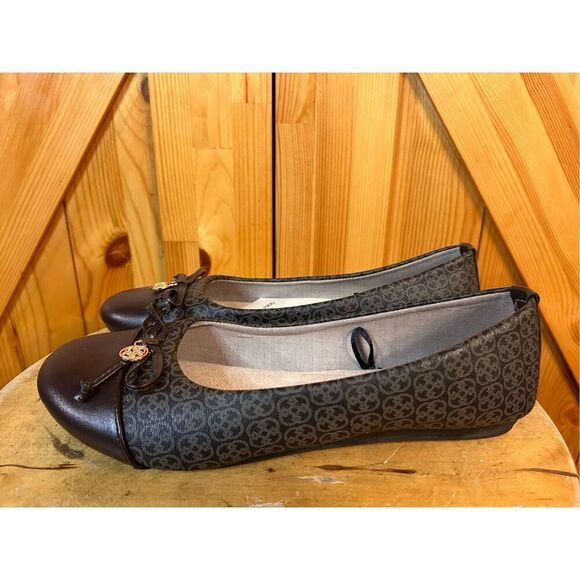 Daisy Fuentes Allover Logo Ballet Flats Classic & Classy Low Heel Slip On Shoes - Picture 1 of 8